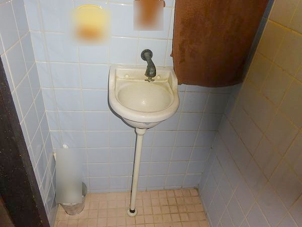 トイレ内の仕切りを撤去 リフォーム専門店ｒａｃ ラック